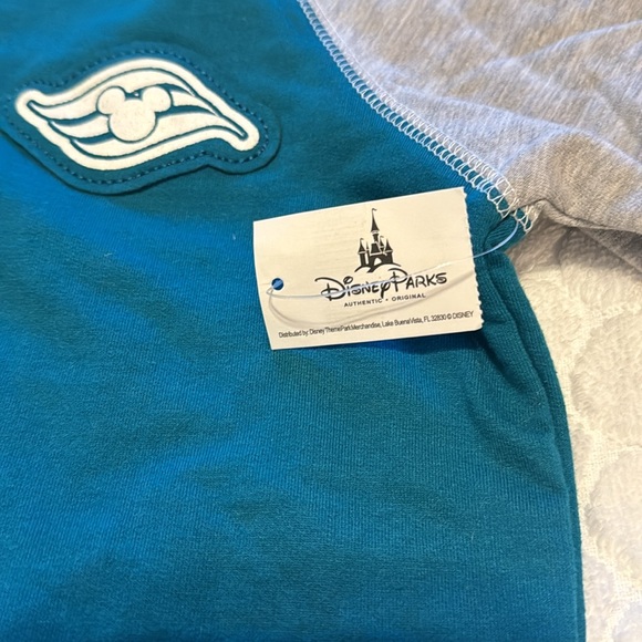 Disney cruise sweater Medium brand New - Picture 11 of 13